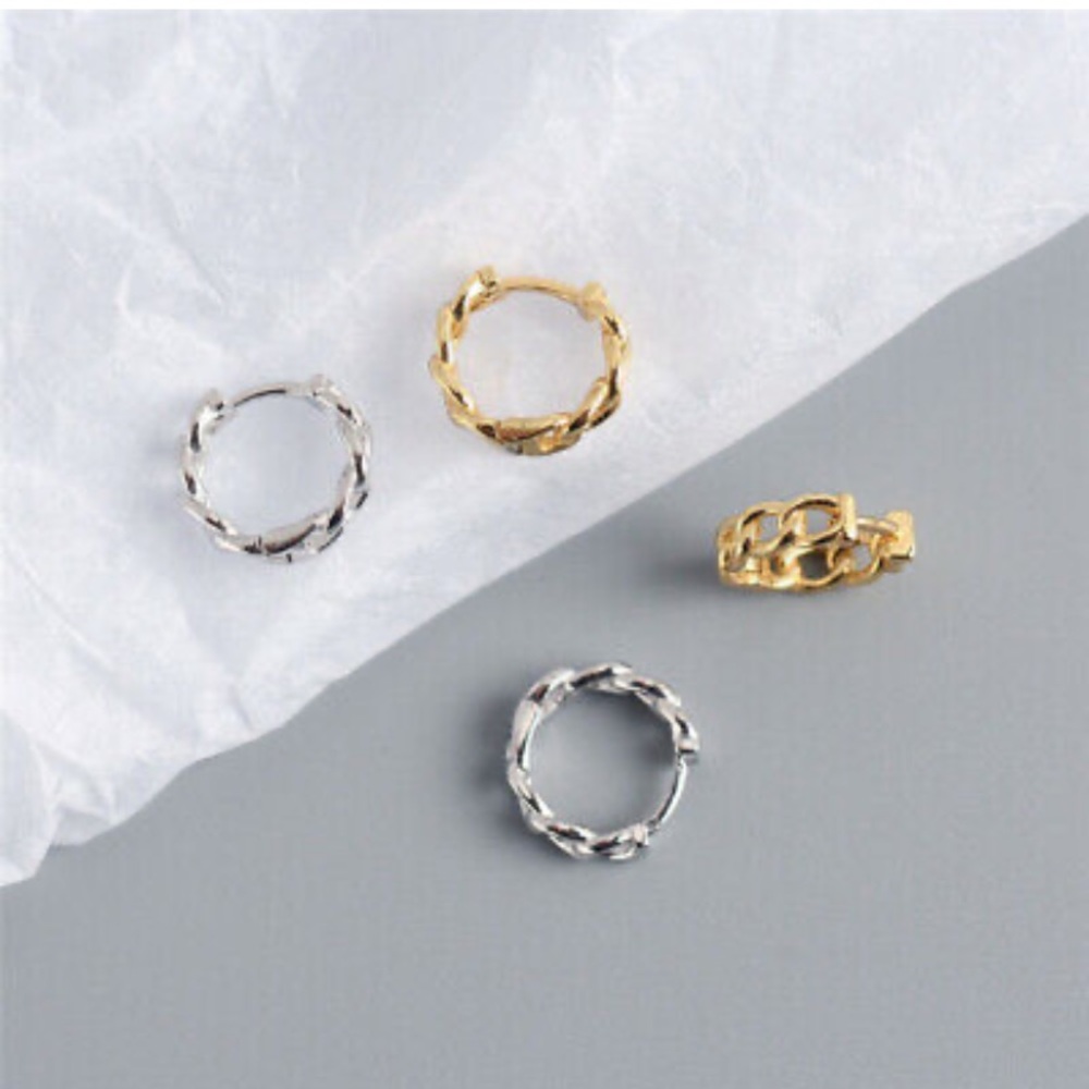 NWT 18K GOLD PLATED HOOP EARRINGS - Picture 3 of 5